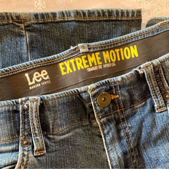 Mens Lee Extreme Motion Jeans Straight Leg Stretch Waist 36x32 Excellent - Picture 2 of 5